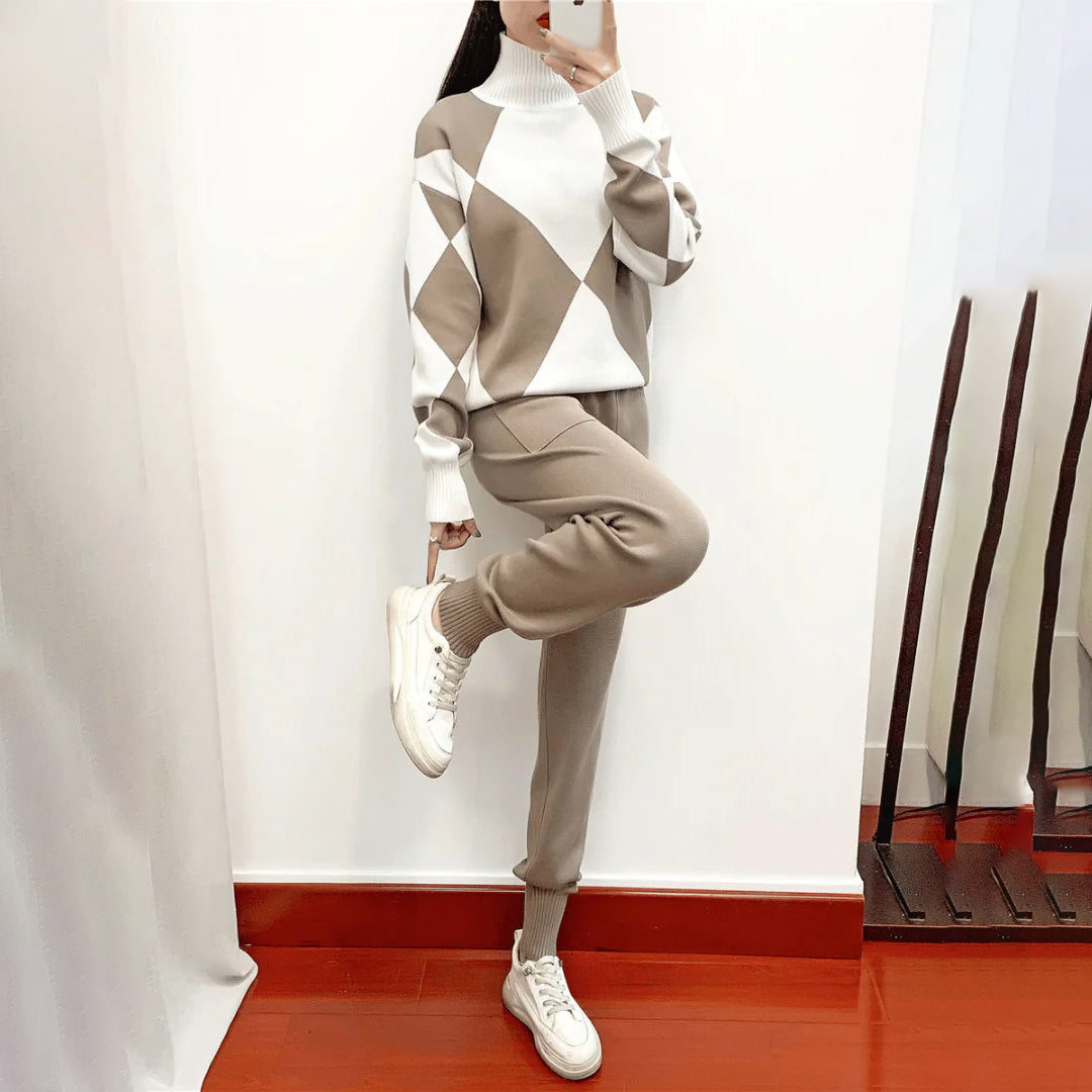 2-Piece Knitted Lounge Set - Stylish Ladies Jumper And Trousers Ensemble