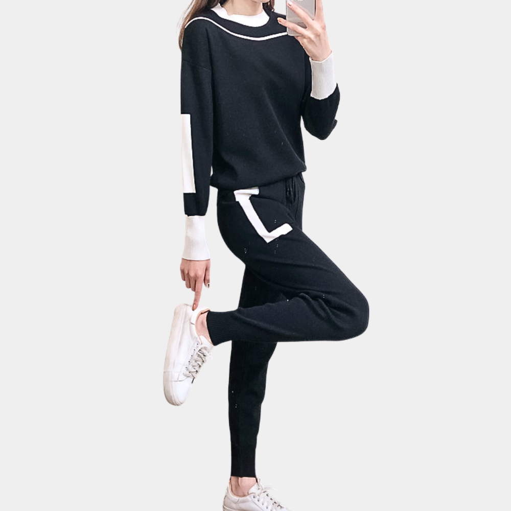2-Piece Knitted Lounge Set - Stylish Ladies Sweater And Trousers