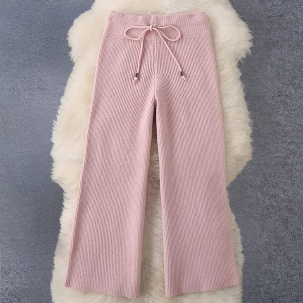 2-Piece Knitted Lounge Set - Stylish Ladies Sweater And Trousers Ensemble