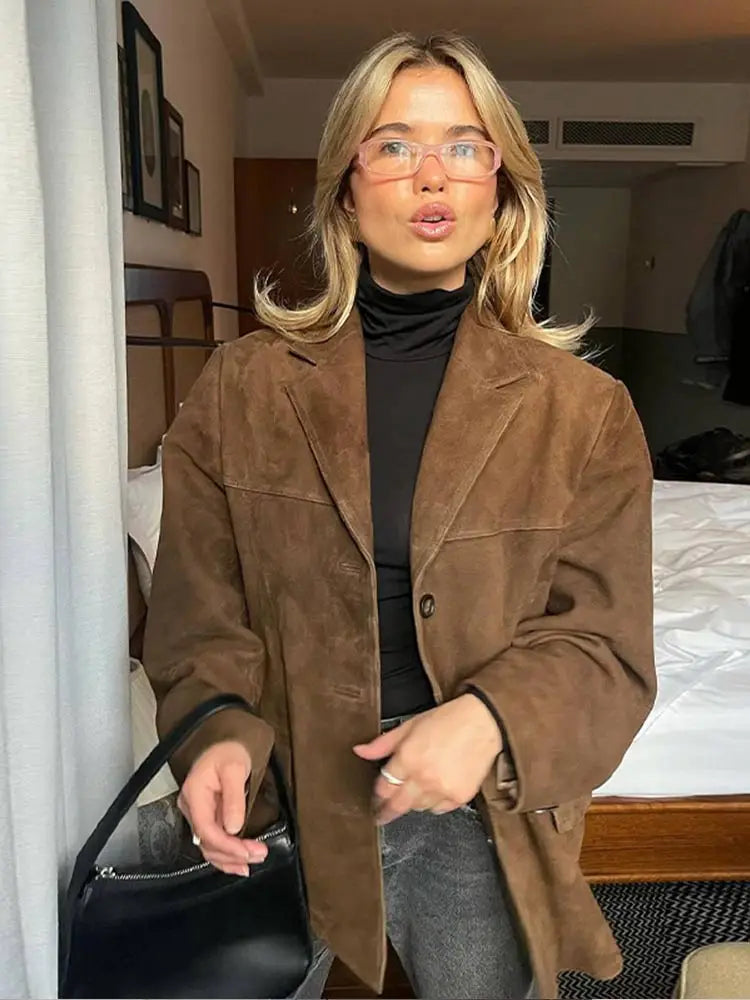 Long sleeve ladies' coat - button detail