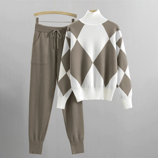 2-Piece Knitted Lounge Set - Stylish Ladies Jumper And Trousers Ensemble